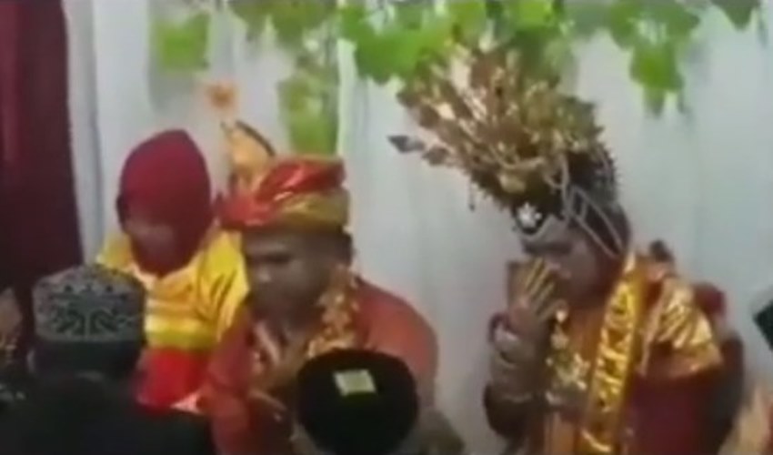 Bak Pembalap GP, Pengantin Pria ini Ucapkan Ijab Qabul dengan Sangat Cepat Bak Pembalap GP Pengantin Pria ini Ucapkan Ijab Qabul dengan Sangat Cepat