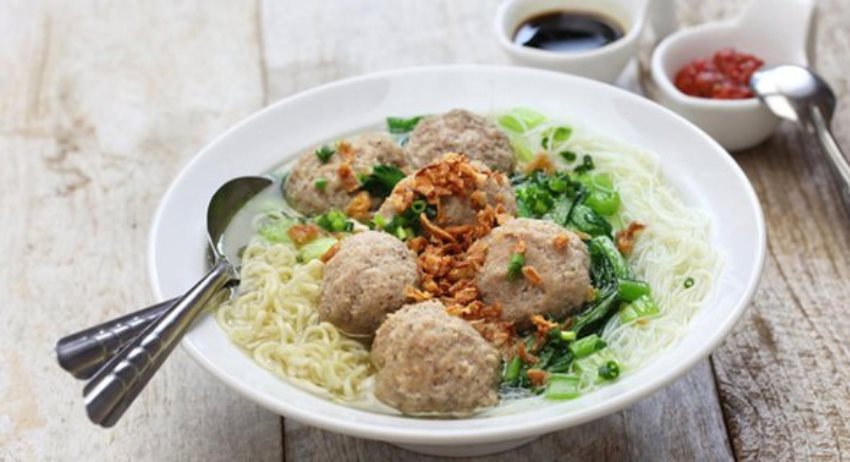 Bukan Isi Daging atau Keju Bakso ini Berisi Uang Lembaran