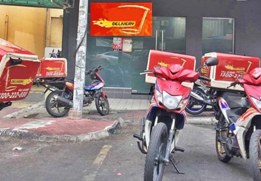 Tak Ada Driver Delivery Aksi Manager Restoran di Malaysia ini Bikin Kagum