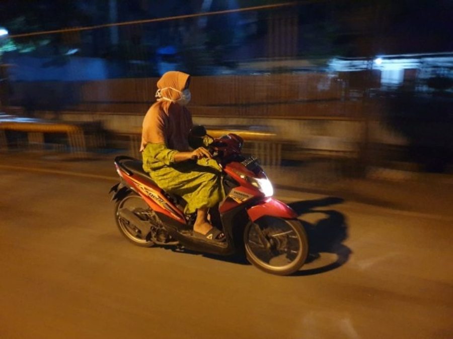 Tangkap 3 Begal Polisi Nyamar Jadi Emak Emak Berjilbab Pakai Daster