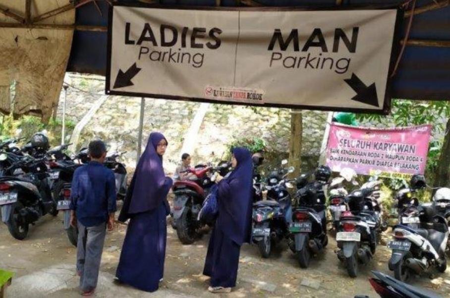 Viral Pemisahan Parkir Kendaraan Pria dan Wanita di Depok Ini Fakta Sebenarnya