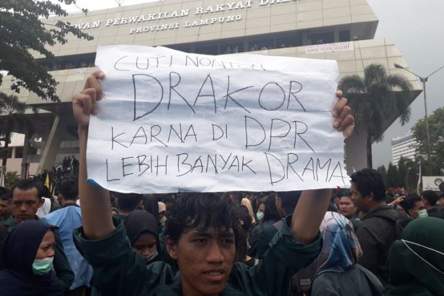 Meme Demo Mahasiswa