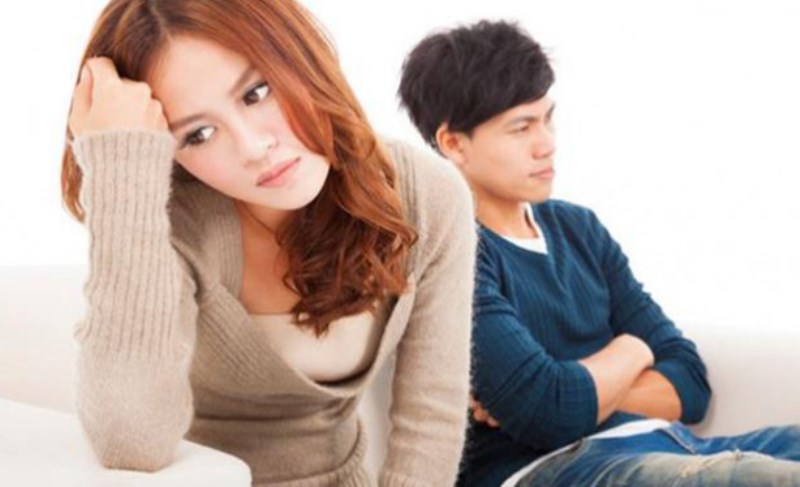 5 Tanda Hubungan Asmara Tak Bahagia Bertahan atau Sudahi