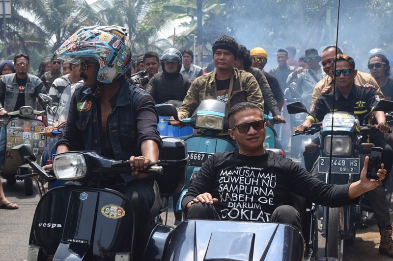 Mang Saswi sambangi Desa Cisontrol dalam acara SBCK