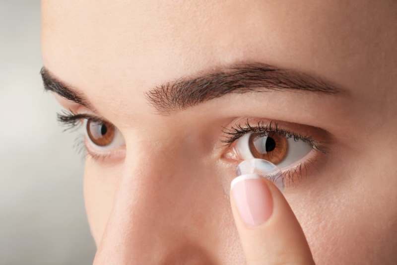 5 Tips Memakai Softlens Bagi Pemula