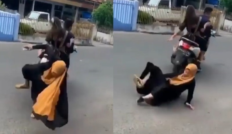 Apes Gara gara Bonceng Tiga Emak emak ini Jatuh dari Motor