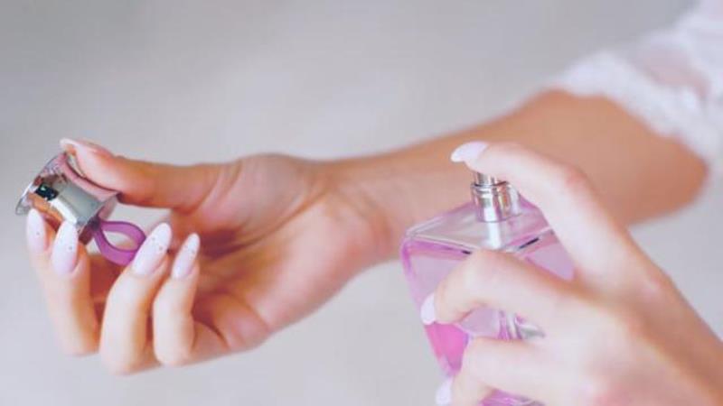 Agar Wanginya Tahan Lama 8 Cara Memakai Parfum ini Harus Dicoba
