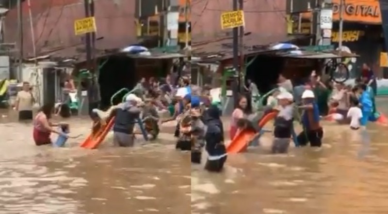 Mirip Waterpark Dadakan Bocah bocah ini Santuy Banget Main Perosotan Saat Banjir