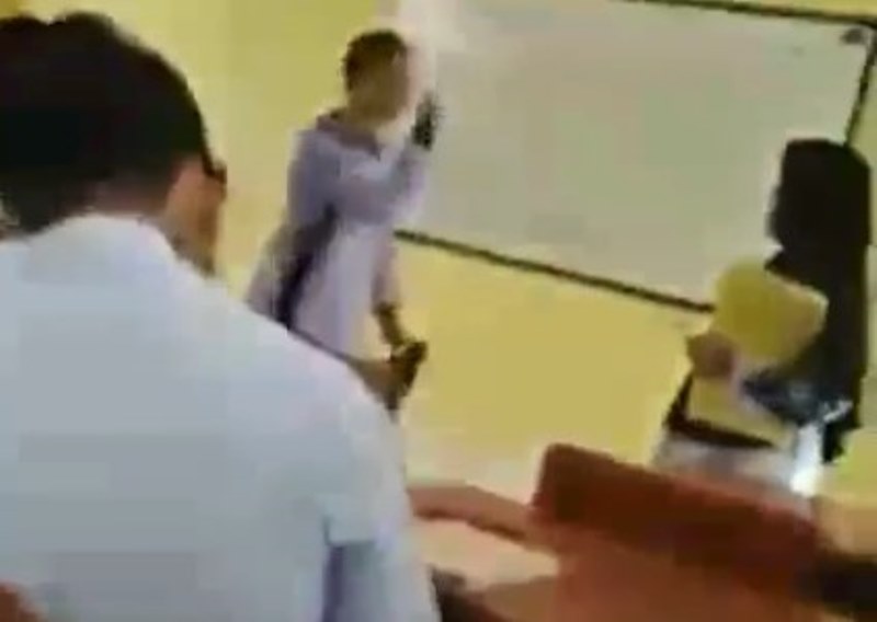 VIRAL Guru SMA Negeri 1 Paciran Lamongan Cekcok dengan Murid Hingga Lempar Sandal