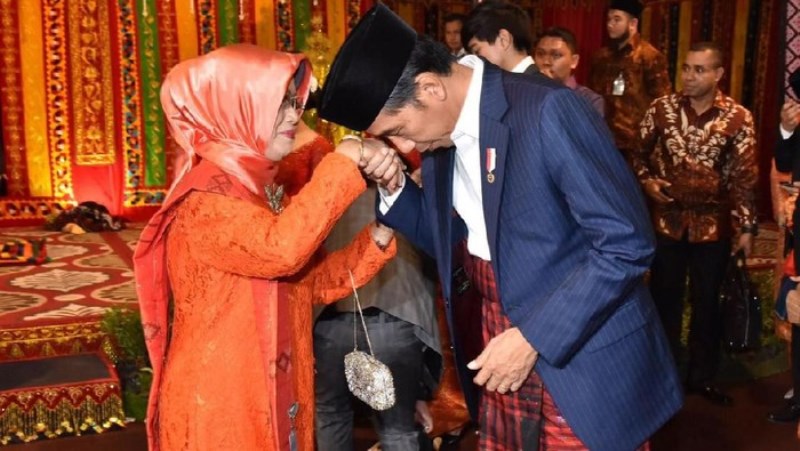 Ibunda Presiden Jokowi Tutup Usia di RS Slamet Riyadi