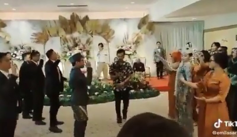 Viral Video Pengantin Adu Joget TikTok Bareng Tamu Undangan Seru Banget