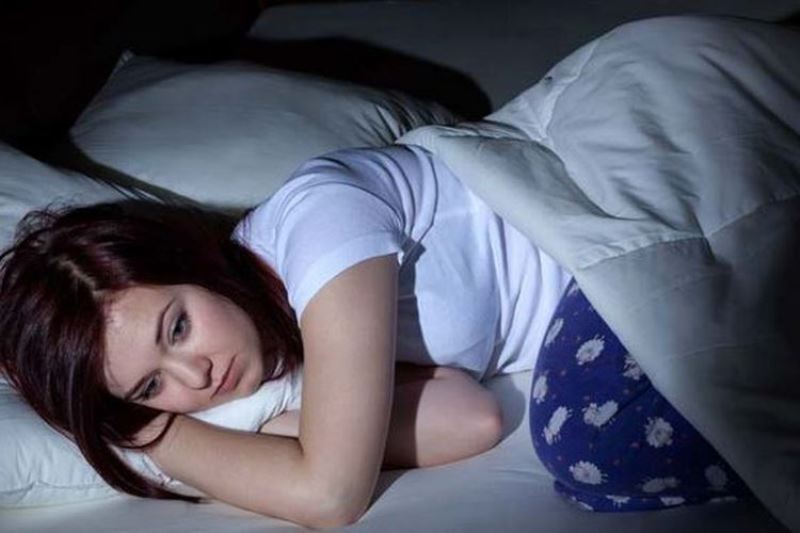 5 Cara Mengatasi Susah Tidur Saat Haid