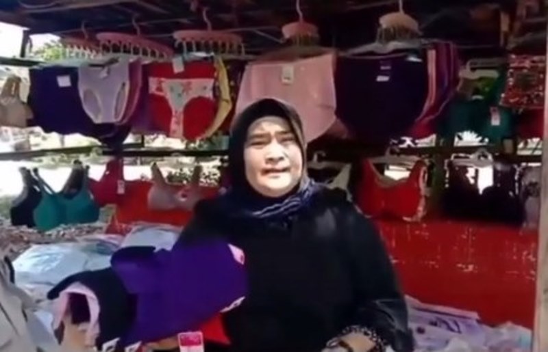 Ibu ibu Pedagang Curhat Sedih ke Petugas Saat Ditegur Lantaran Masih Jualan