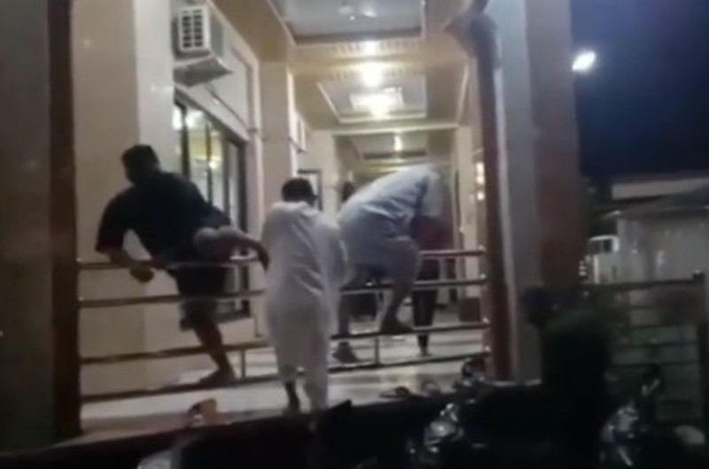 Viral Aksi Warga Parepare Panjat Pagar Masjid Demi Laksanakan Salat Berjemaah
