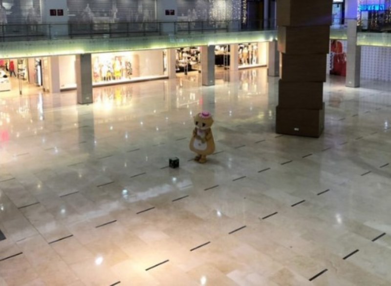 Viral Potret Badut Mall di Bali Tetap Bekerja Meski Mall Sepi Pengunjung