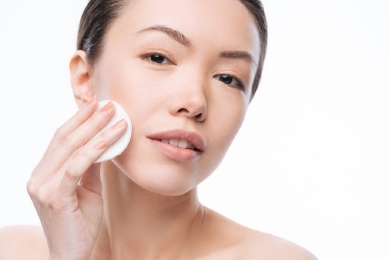 8 Kesalahan dalam Membersihkan Makeup di Wajah yang Harus Dihindari