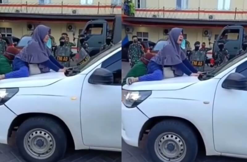 Naik ke Kap Mobil Wanita ini Hadang Ambulans yang Bawa Jenazah PDP Covid 19