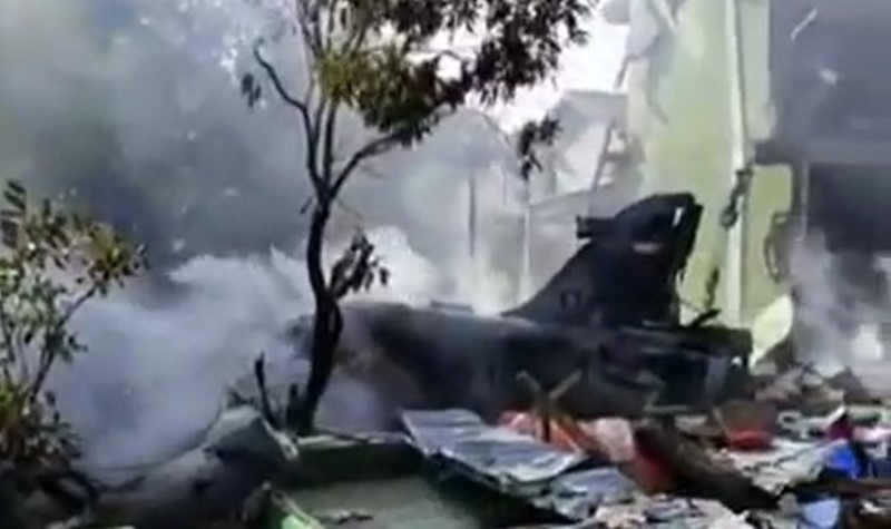 Pesawat TNI AU Jatuh di Permukiman Warga Riau Pilot Dikabarkan Selamat dalam Insiden Ini