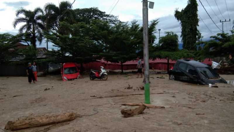 Banjir Bandang Terjang Wilayah Masamba 16 Warga Ditemukan Tewas