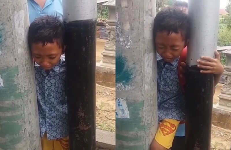 Viral Video Kepala Bocah Nyangkut di Antara Tiang Listrik Warga Heboh Bantu Evakuasi