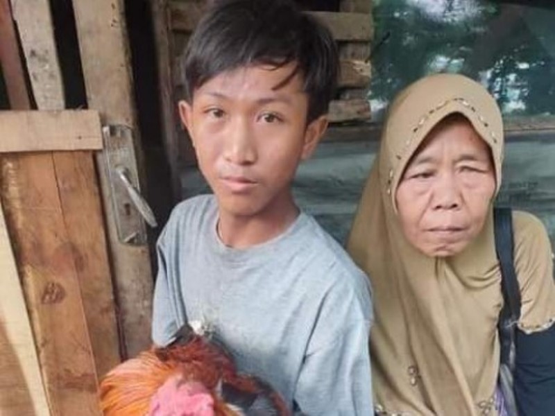 Demi Beli Smartphone Untuk Belajar Daring Seorang Anak Yatim Rela Jual Ayam Miliknya