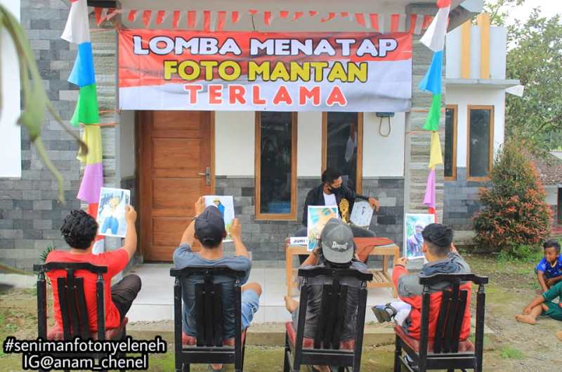 Rayakan HUT RI ke 75 Para Pemuda ini Ikuti Lomba Menatap Foto Mantan Terlama