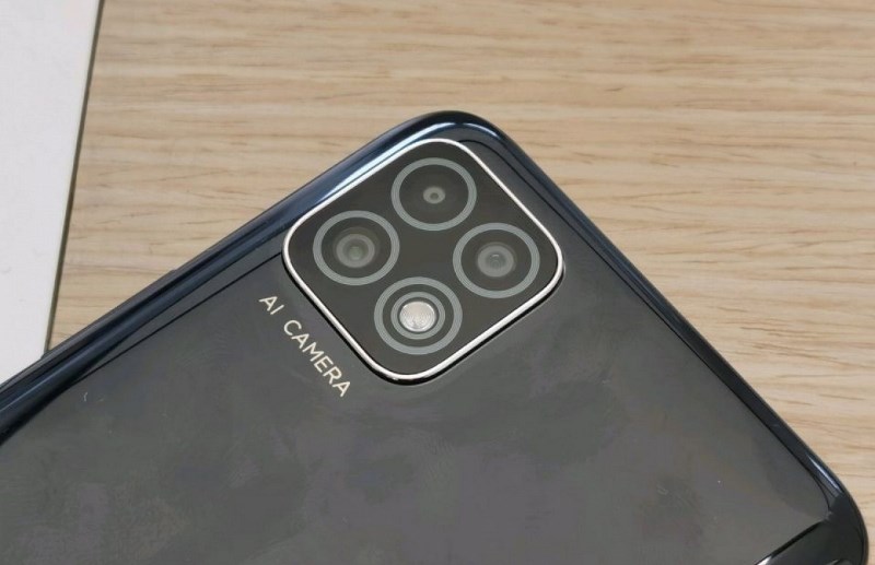 Desain kamera belakang Huawei Enjoy 20