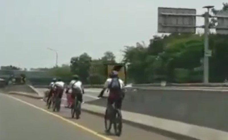 Rombongan Pesepeda Nekat Masuk di Tol Jagorawi Sampai Ada yang Lawan Arus