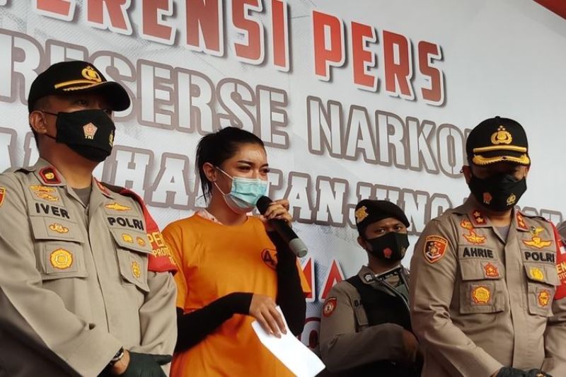 Ditetapkan Sebagai Tersangka Kasus Narkoba Millen Cyrus Bakal Menghuni Sel Pria