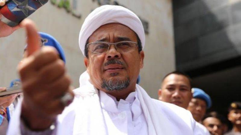 Habib Rizieq Pulang ke Indonesia Massa Padati Jalan Menuju Bandara Soetta Untuk Menyambut