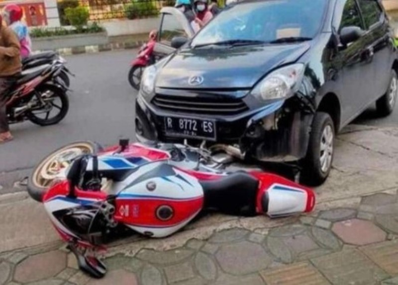 Heboh Daihatsu Ayla Tabrak Honda CBR di Purwokerto Begini Kronologinya