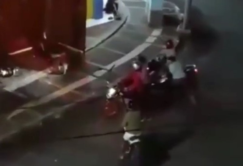 Resahkan Warga, Gerombolan Geng Motor Terekam Serang Warnet di Tasikmalaya Resahkan Warga Gerombolan Geng Motor Terekam Serang Warnet di Tasikmalaya