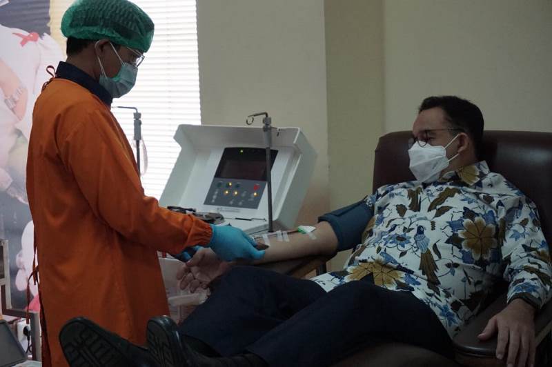 Gubernur DKI Jakarta Anies Baswedan Donorkan Plasma Darah