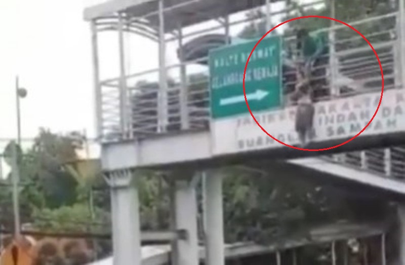 Viral Video Aksi Heroik Driver Ojol Selamatkan Wanita Hamil yang Akan Bunuh Diri