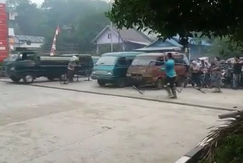 Berebut Isi Bensin, Para Pengendara Malah Kayak Balapan di SPBU