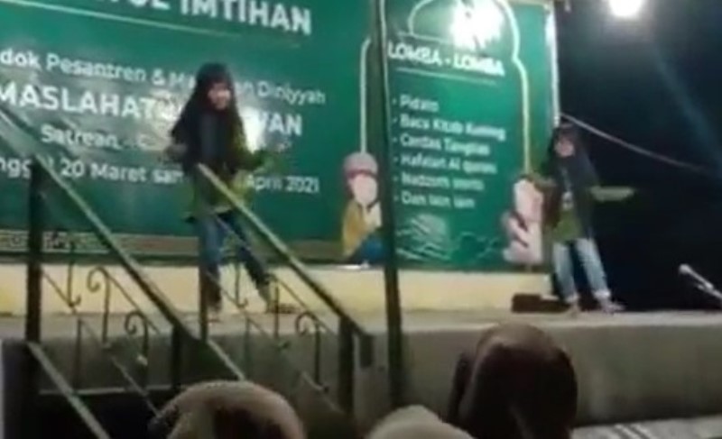 Viral Video Aksi Dua Bocah Joget TikTok di Acara Pondok Pesantren