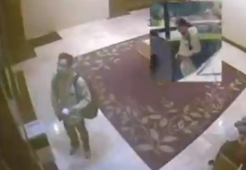 VIRAL Rekaman CCTV Diduga Munarman Check In Hotel Bersama Lily Sofia Langsung Heboh