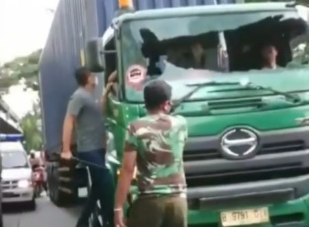 Aksi Koboi Pengemudi Pajero Aniaya Sopir dan Pecahkan Kaca Kontainer Berakhir Ditangkap