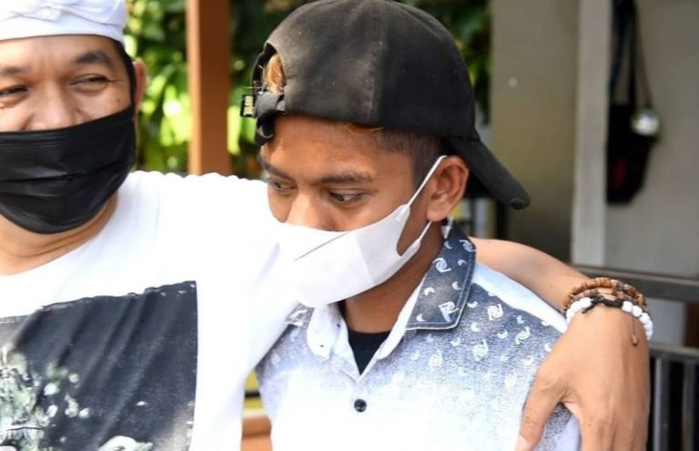 Usai Viral Dipecat Karena Tak Pakai Masker Kuli Bangunan ini Akhirnya Bertemu Dedi Mulyadi