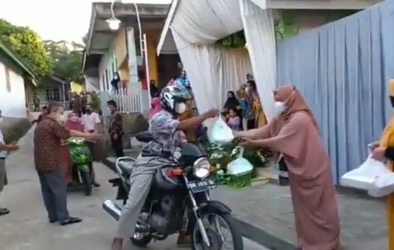 VIRAL Momen Kondangan Drive Thru Tak Makan di Tempat Tapi Take Away