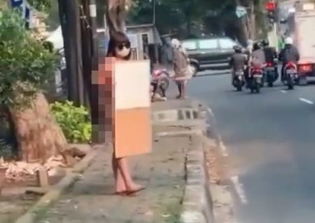 Geger Aksi Dinar Candy Turun ke Jalan Hanya Pakai Bikin Protes Karena PPKM Diperpanjang
