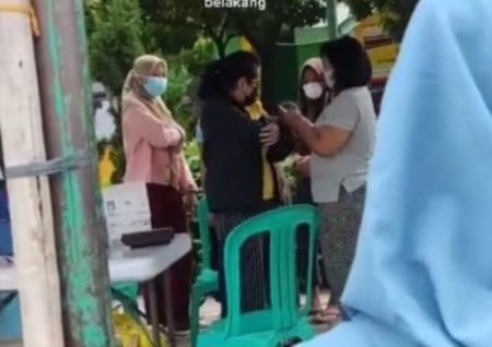 Heboh Wanita di Bekasi Ngaku Nakes Serobot Antrean Vaksin dan Suntik Sendiri