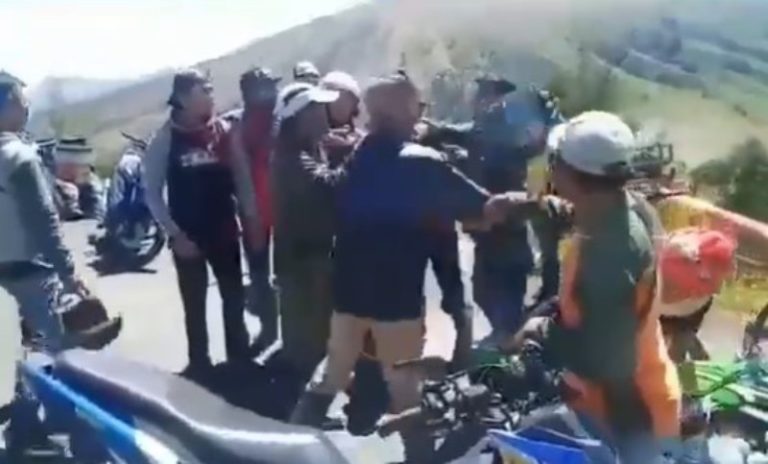 Masih Ditutup Pengunjung Tetap Maksa Masuk Wisata Bromo Hingga Ribut dengan Petugas
