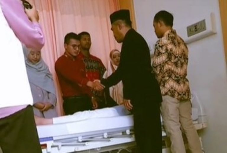 Mirip Sinetron Begini Momen Istri Dampingi Suami Nikahi Mantan di Rumah Sakit