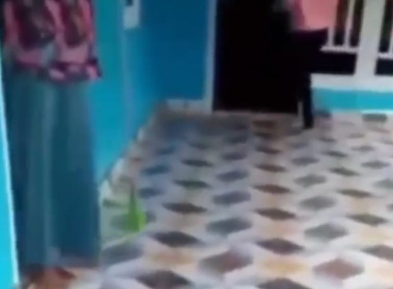 VIRAL Video Emak emak Marah dan Tak Mau Terima Paket Diduga Gara gara Ini