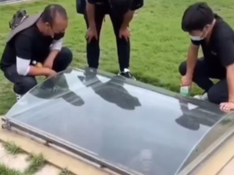 Viral Video Kuburan Transparan, Bikin Auto Bergidik Saat Lihat Dalamnya Viral Video Kuburan Transparan Bikin Auto Bergidik Saat Lihat Dalamnya