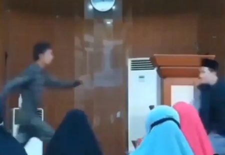 Ustaz Abu Syahid Chaniago Diserang OTK Saat Ceramah di Masjid Batam