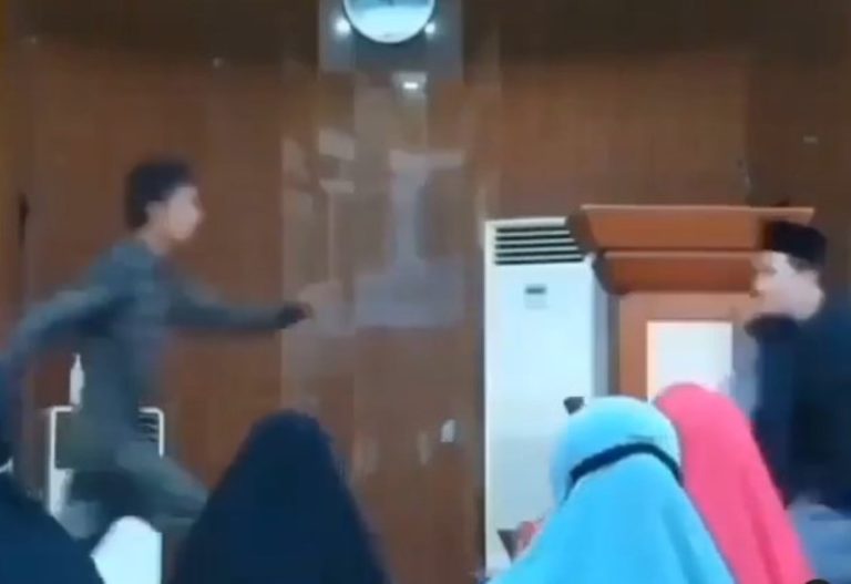 Ustaz Abu Syahid Chaniago Diserang OTK Saat Ceramah di Masjid Batam