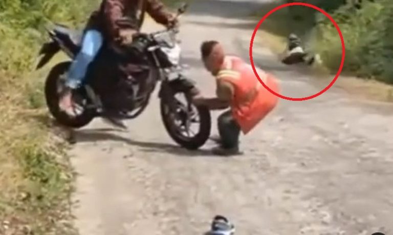 VIRAL Detik detik Motor Mundur Karena Tak Kuat Menanjak Nasib Penumpangnya Bikin Kasihan