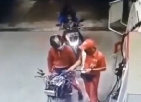 Viral Emak emak Pemotor Tabrak Petugas SPBU Gegara Anaknya Tak Sengaja Tarik Gas Motor